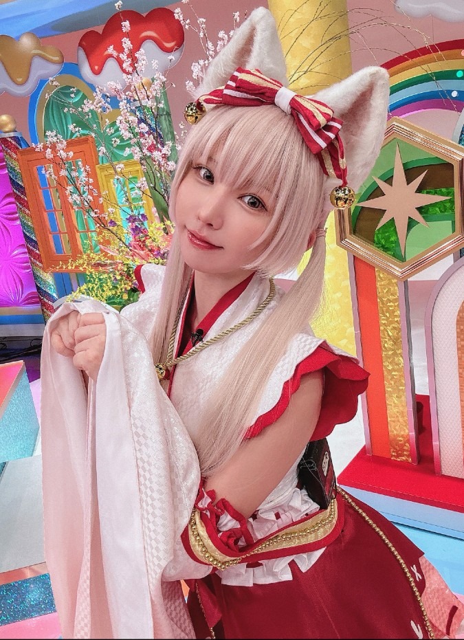 小物も含めてすべてがコスプレ